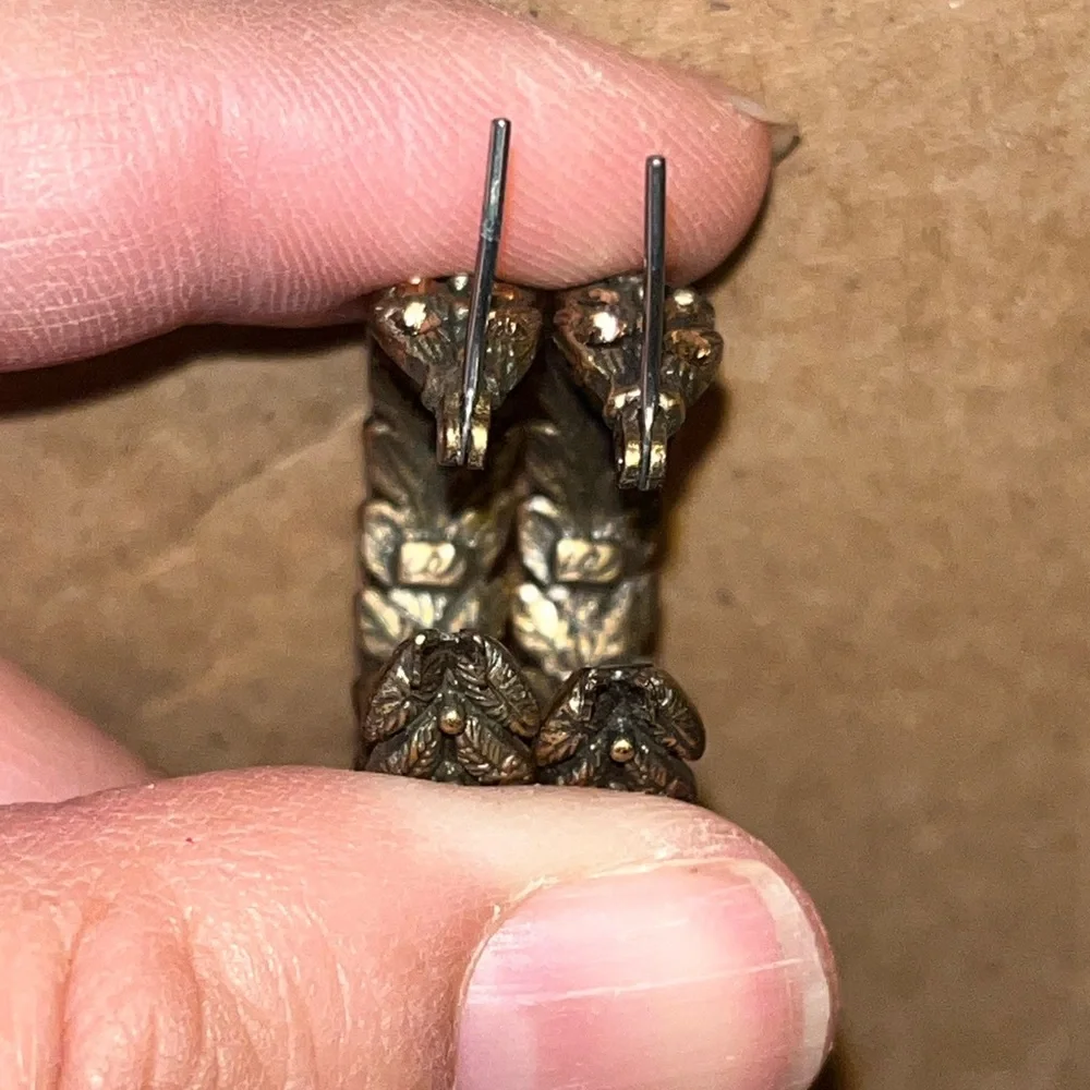 Yellow Topaz floral design earrings hoops - Picture 5 of 7